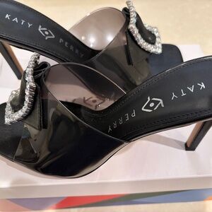 Katy Perry Lavish Buckle Sandal – Black (Size 8)
